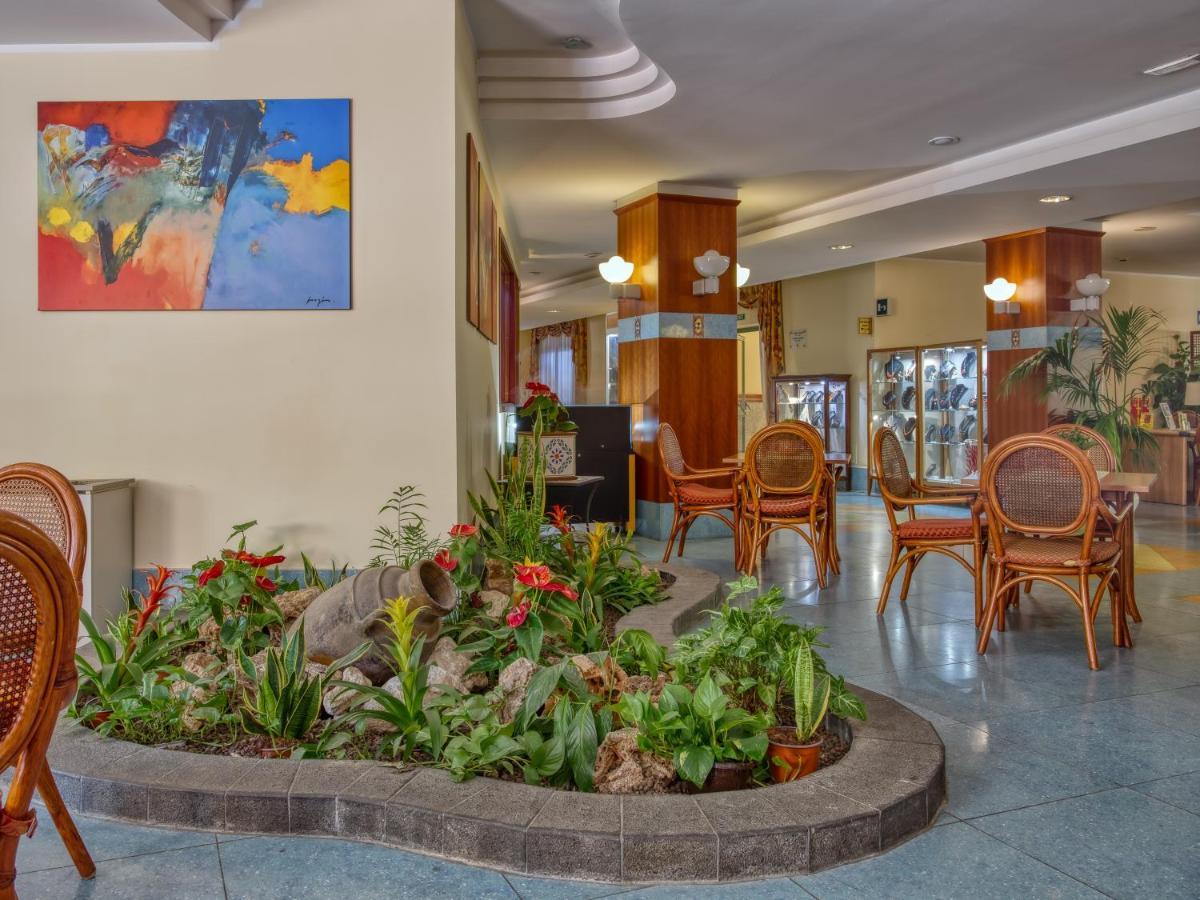 โรงแรมซีซาร์ พาเลซ จีอาร์ดีนี นักซอส ภายนอก รูปภาพ